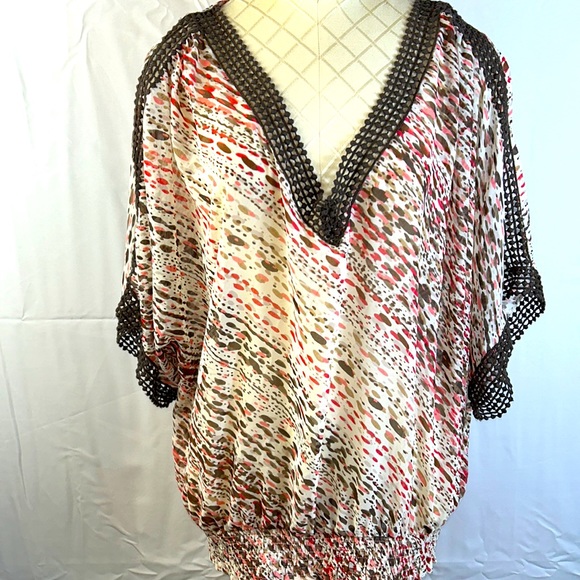 a.n.a Size 1X Brown and Creme Blouse elastic waistband Crochet Neckline like new - Picture 1 of 6